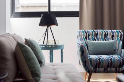Modern & Bright 3BR Apt by Sea N' Rent - image 27