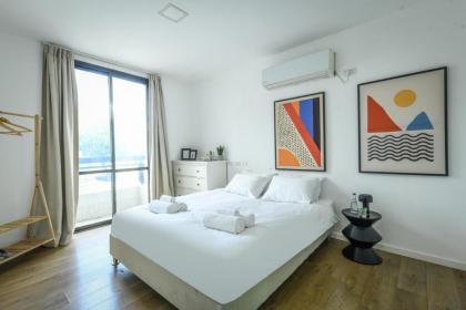 Modern & Bright 3BR Apt by Sea N' Rent - image 29