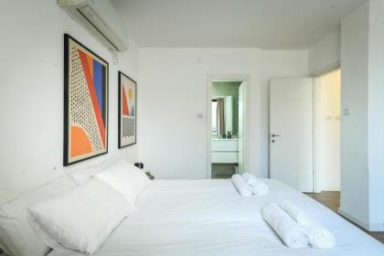 Modern & Bright 3BR Apt by Sea N' Rent - image 30