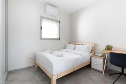 Bright & Chic Apartment with Mamad in the City by Sea N' Rent - image 22