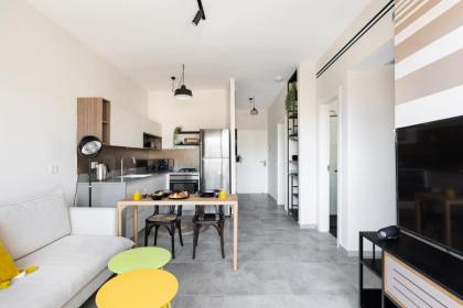 Bright & Chic Apartment with Mamad in the City by Sea N' Rent - image 24