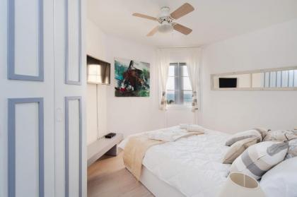 Chic 3BR Apt w Parking on the Beach by Sea N' Rent - image 23