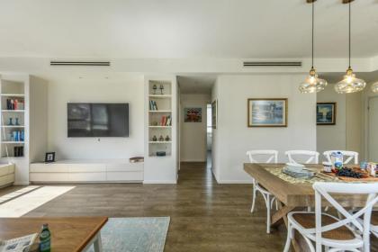 Chic 2BR Apt w Large Windows in Tel Aviv Old North Sea N' Rent - image 17
