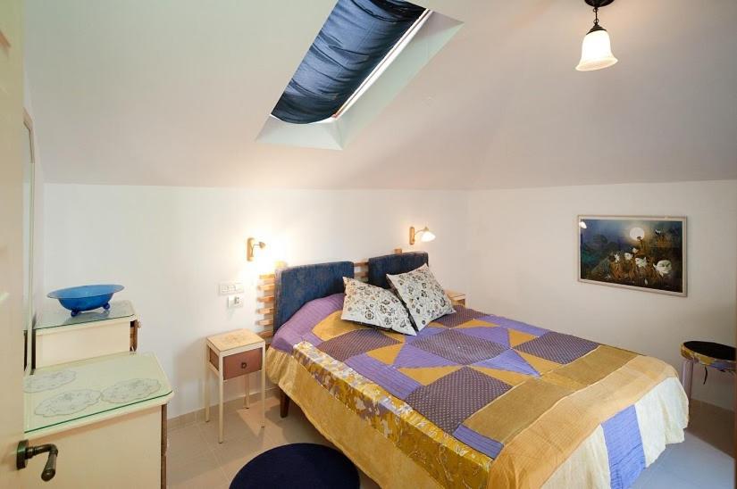 Lovely 2BR Apt w Balcony in Neve Tzedek Area Sea N' Rent - image 5