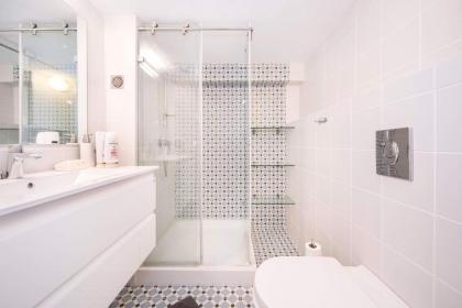 Beautiful Apartment on the Beach with Mamad by Sea N' Rent - image 16