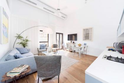 Beautiful Apartment on the Beach with Mamad by Sea N' Rent - image 4