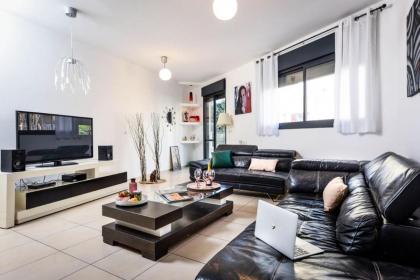 Stunning 2BR Apt w Balcony in City Center by Sea N' Rent Tel Aviv