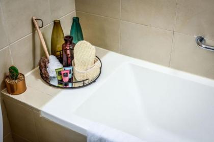 Stunning 2BR Apt w Balcony in City Center by Sea N' Rent - image 10