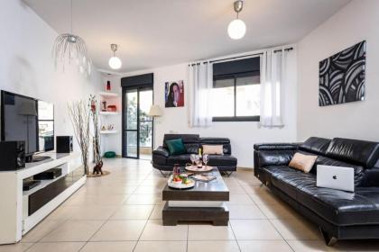 Stunning 2BR Apt w Balcony in City Center by Sea N' Rent - image 24