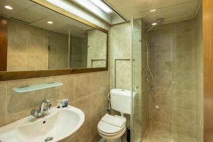 Grand Sea View Retreat by Sea N' Rent - image 22