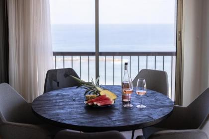 Grand Sea View Retreat by Sea N' Rent - image 25