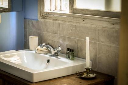 Rustic 1 BR Apt w Cozy Backyard in City Center by Sea N' Rent - image 21
