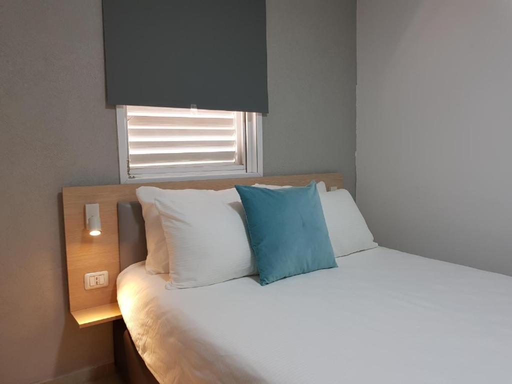 Airport Guest House - main image